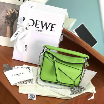 ロエベ LOEWE DDB-LE522048GL　2021年最新入荷 ミニ パズル 斜めがけ ショルダーバッグ チェーン付き クロスボディバッグ レディースかばん カーフレザー