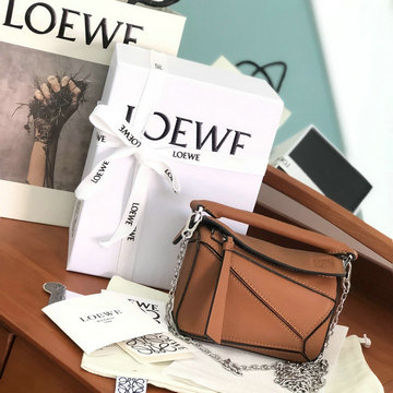 商品名称：ロエベ LOEWE DDB-LE522048ZS　2021年最新入荷 ミニ パズル 斜めがけ ショルダーバッグ チェーン付き クロスボディバッグ レディースかばん カーフレザー