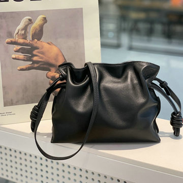 ロエベ LOEWE DDB-LE052030K　2021年最新入荷 フラメンコ ミニクラッチ ショルダーバッグ ドローストリングバッグ クロスボディバッグ レディースかばん カーフレザー