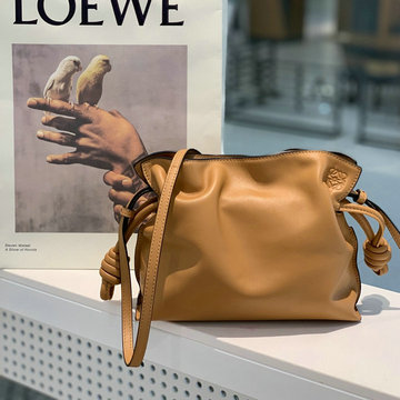 ロエベ LOEWE DDB-LE052030Z　2021年最新入荷 フラメンコ ミニクラッチ ショルダーバッグ ドローストリングバッグ クロスボディバッグ レディースかばん カーフレザー