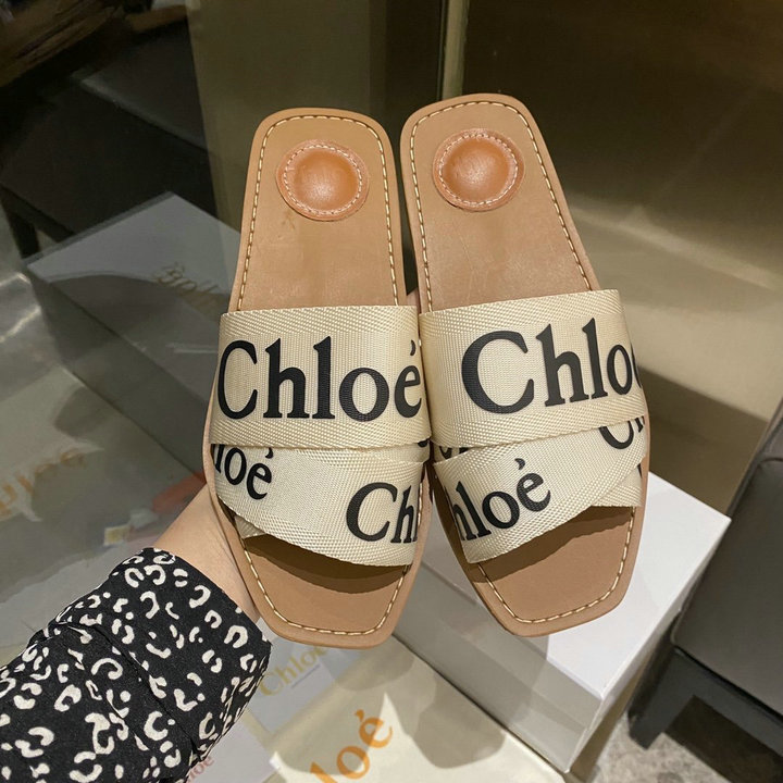 クロエ CHLOE 26-CLEJ21002BK　2021年夏最新入荷 Woody ウッディ フラットミュール スリッパ サマーサンダル スリッポンミュール 刺繍キャンバス