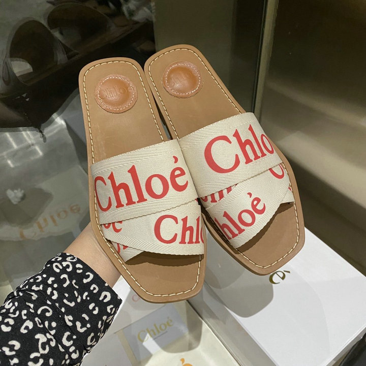 クロエ CHLOE 26-CLEJ21002BR　2021年夏最新入荷 Woody ウッディ フラットミュール スリッパ サマーサンダル スリッポンミュール 刺繍キャンバス