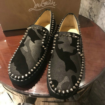 クリスチャンルブタン CHRISTIAN LOUBOUTIN 26-CLJ21013　2021年夏最新入荷 スニーカー リベット付き ローファーシューズ カジュアルシューズ ユニセックス 男女兼用