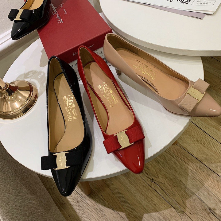 商品名称：サルヴァトーレ フェラガモ FERRAGAMO 26-FLJ21019　2021年夏最新入荷 パンプス ローヒールシューズ ヴァラ リボン ポインテッドトゥ レディースシューズ