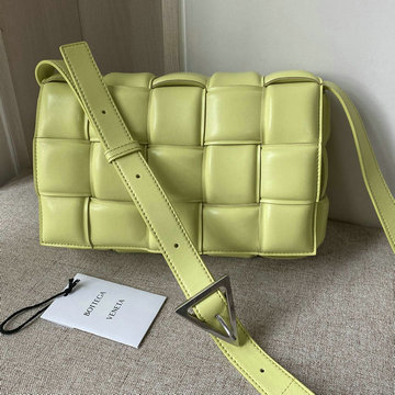 ボッテガヴェネタ BOTTEGAVENETA aj-BOV70094QY 2020年最新入荷 パデッド カセット 斜め掛け ショルダーバッグ カーフレザー