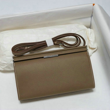 エルメス HERMES 3589-HE0778YHS　2021年最新入荷 クリック H 斜め掛け ショルダーバッグ クロスボディバッグ レディースかばん ヴォーエプソン