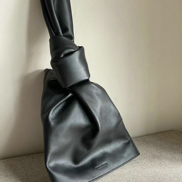 ボッテガヴェネタ BOTTEGAVENETA aj-BOV652001BK 2021年最新入荷 ミニ ザ ツイスト ノットのハンドルが付いた クラッチバッグ 手持ちかばん カーフレザー