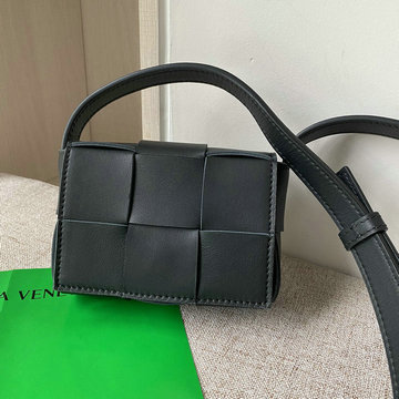 ボッテガヴェネタ BOTTEGAVENETA aj-BOV666688BK 2021年最新入荷 ザ カセット 斜め掛け ショルダーバッグ クロスボディバッグ ミニバッグ マグネットクロージャー