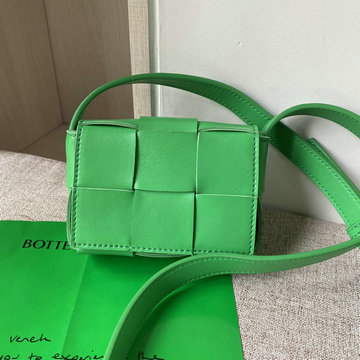 ボッテガヴェネタ BOTTEGAVENETA aj-BOV666688GL 2021年最新入荷 ザ カセット 斜め掛け ショルダーバッグ クロスボディバッグ ミニバッグ マグネットクロージャー