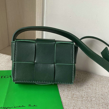 ボッテガヴェネタ BOTTEGAVENETA aj-BOV666688MG 2021年最新入荷 ザ カセット 斜め掛け ショルダーバッグ クロスボディバッグ ミニバッグ マグネットクロージャー