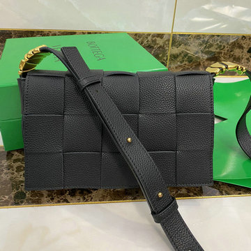 ボッテガヴェネタ BOTTEGAVENETA aj-BOV666870BK 2021年最新入荷 ザ カセット 斜め掛け ショルダーバッグ クロスボディバッグ ミニバッグ マグネットクロージャー