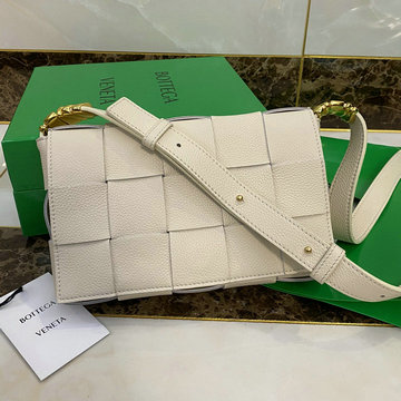 ボッテガヴェネタ BOTTEGAVENETA aj-BOV666870BS 2021年最新入荷 パデッド カセット 斜め掛け ショルダーバッグ クロスボディバッグ スモールバッグ