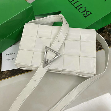 ボッテガヴェネタ BOTTEGAVENETA aj-BOV667298BS 2021年最新入荷 ザ カセット 斜め掛け ショルダーバッグ クロスボディバッグ スクエアバッグ