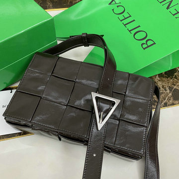 ボッテガヴェネタ BOTTEGAVENETA 2021年最新入荷 ザ カセット 斜め掛け ショルダーバッグ クロスボディバッグ スクエアバッグ
