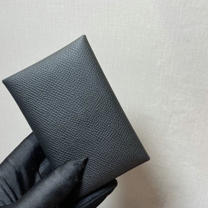 商品名称：エルメス HERMES 063-HE0441PQT 2021年最新入荷 カルヴィ カードケース 名刺入れ カードホルダー 二つ折り コンパクト 小銭入れ ヴォーエプソン