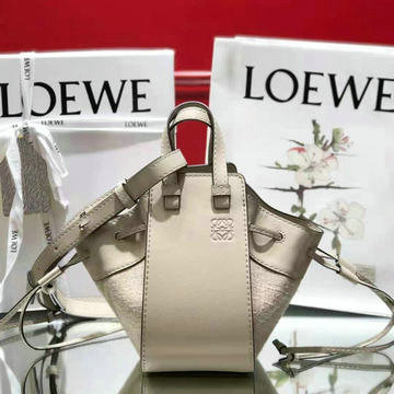ロエベ LOEWE DDB-LE0501BB　2020年最新入荷 ハンモック ミニ ハンドバッグ トートバッグ ドローストリングバッグ レディースかばん カーフレザー