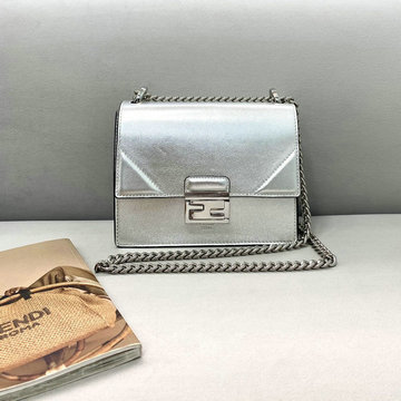 フェンディ FENDI 168-FD0509BSY　2021年最新入荷 キャン ユー 斜め掛け ショルダーバッグ スクエアバッグ クロスボディバッグ カーフレザー