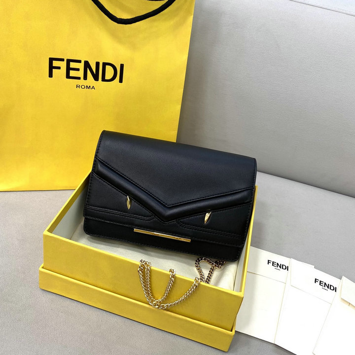 フェンディ FENDI 168-FD1346BK　2021年最新入荷 チェーンウォレット 斜め掛け ショルダーバッグ クロスボディ レディースかばん