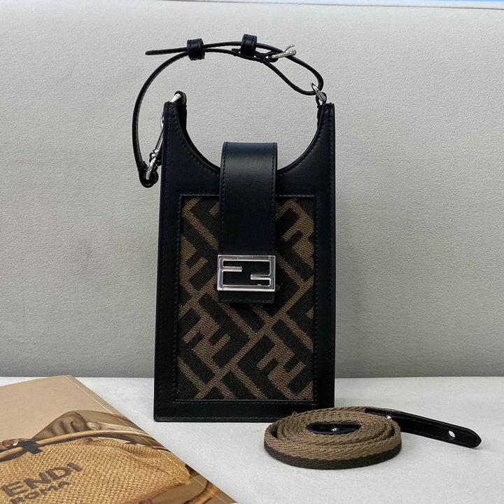 フェンディ FENDI 168-FD8368BK　2021年最新入荷 携帯ケース スマートフォンケース 斜め掛け ショルダーバッグ クロスボディバッグ