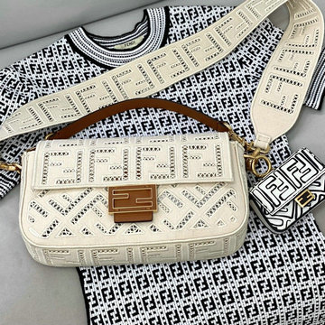 フェンディ FENDI 168-FD8372ALB　2021年最新入荷 バゲット トップハンドルバッグ 2way 斜め掛け ショルダーバッグ カーフレザー レディースかばん