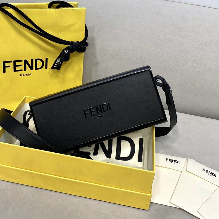 フェンディ FENDI 168-FD70304BK　2021年最新入荷 横長ボックス ハードなバッグ クロスボディバッグ 斜め掛け ショルダーバッグ