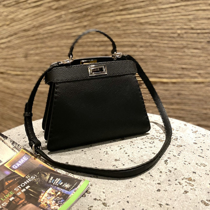 フェンディ FENDI 168-FD80012BK　2021年最新入荷 ピーカブー トートバッグ トップハンドルバッグ ハンドバッグ 2way 斜め掛け ショルダーバッグ