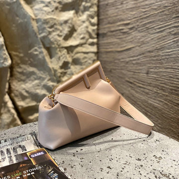 フェンディ FENDI 168-FD80018LF　2021年最新入荷 ファースト ミディアム 肩掛け ショルダーバッグ 2way クラッチバッグ 手持ちかばん レディースかばん