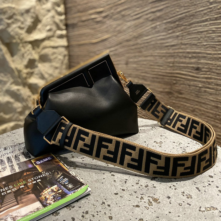 商品名称：フェンディ FENDI 168-FD80018LK　2021年最新入荷 ファースト ミディアム 肩掛け ショルダーバッグ 2way クラッチバッグ 手持ちかばん レディースかばん