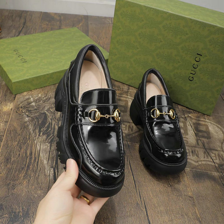 商品名称：グッチ GUCCI 26-GGJ21035W　2021年秋冬最新入荷 ホースビット ローファー 厚底 ウィメンズシューズ フラットシューズ レディース 靴