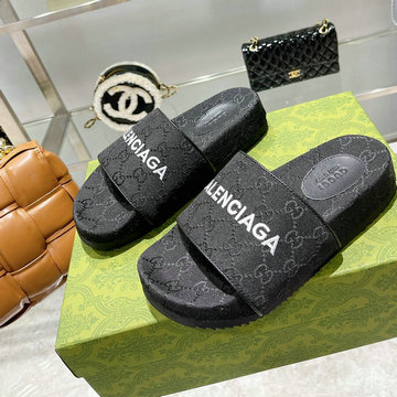 商品名称：グッチ GUCCI 26-GGJ21044　2021年秋冬最新入荷 ウィメンズ フラットフォーム スライドサンダル 厚底ソール レディース スリッパ ラムスキン