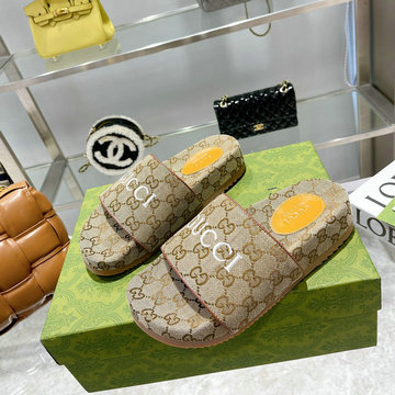 グッチ GUCCI 26-GGJ21045　2021年秋冬最新入荷 ウィメンズ フラットフォーム スライドサンダル 厚底ソール レディース スリッパ ラムスキン