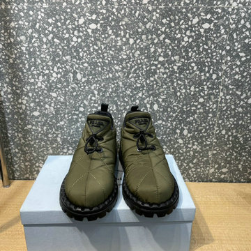プラダ PRADA 26-PDJ21001JG　2021年最新入荷 パデッドナイロン スリッポン フラットシューズ スニーカー 男女兼用 スポーツバッグ