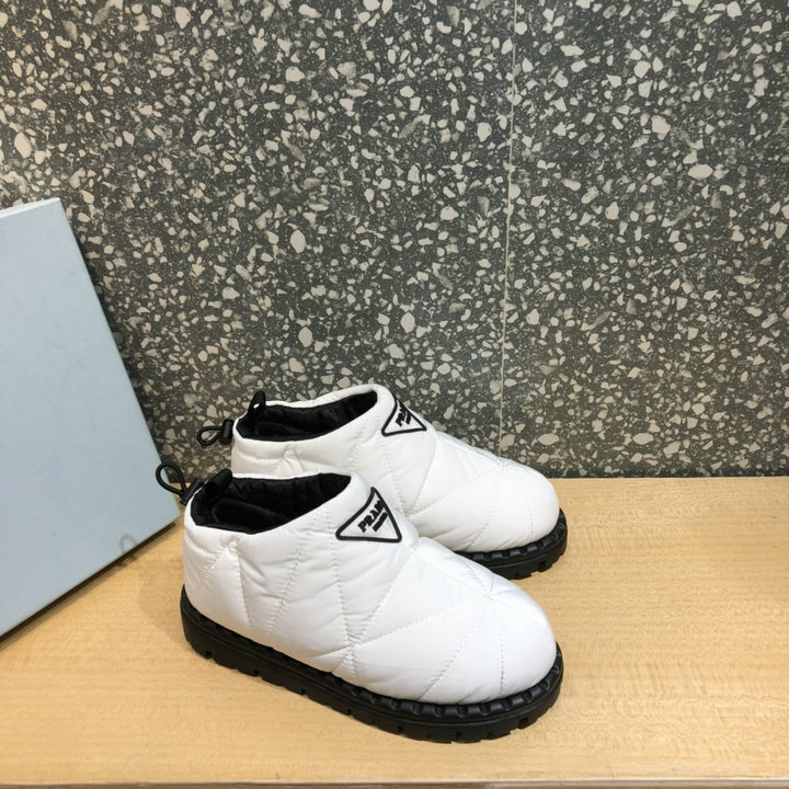 プラダ PRADA 26-PDJ21003BS　2021年最新入荷 パデッドナイロン スリッポン フラットシューズ スニーカー 男女兼用 スポーツバッグ