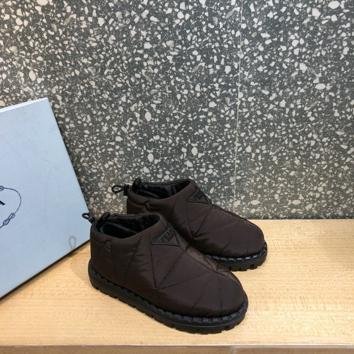 プラダ PRADA 26-PDJ21003SK　2021年最新入荷 パデッドナイロン スリッポン フラットシューズ スニーカー 男女兼用 スポーツバッグ
