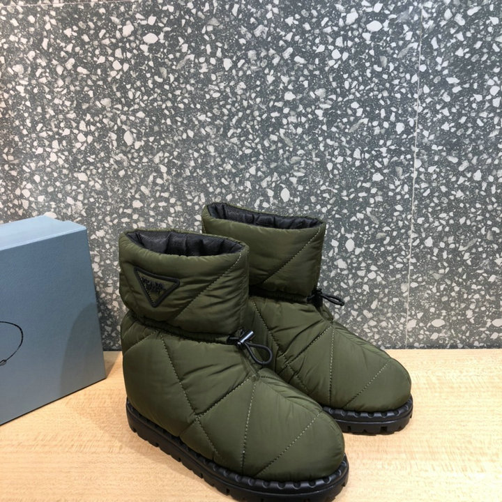 プラダ PRADA 26-PDJ21004QJ　2021年最新入荷 パデッドナイロン ブーティー ショートブーツ フラットシューズ 男女兼用 スノーブーツ