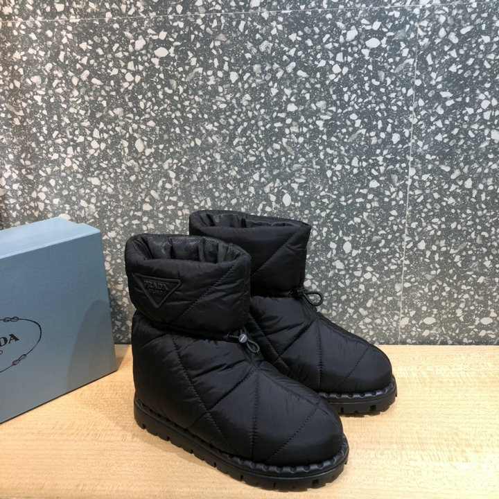プラダ PRADA 26-PDJ21004QK　2021年最新入荷 パデッドナイロン ブーティー ショートブーツ フラットシューズ 男女兼用 スノーブーツ
