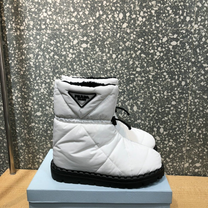 プラダ PRADA 26-PDJ21005BS　2021年最新入荷 パデッドナイロン ブーティー ショートブーツ フラットシューズ レディース スノーブーツ
