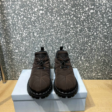 プラダ PRADA 26-PDJ21001SK　2021年最新入荷 パデッドナイロン スリッポン フラットシューズ スニーカー 男女兼用 スポーツバッグ