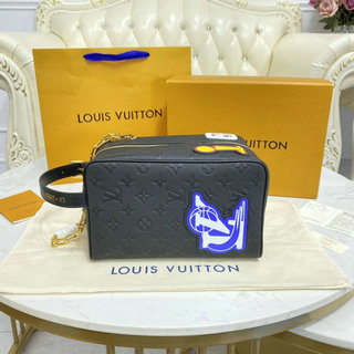 ルイヴィトン LOUISVUITTON 057-M58515　2021年最新入荷 クローク ドップキット クラッチバッグ セカンドバッグ 手持ちかばん スクエアバッグ レザー