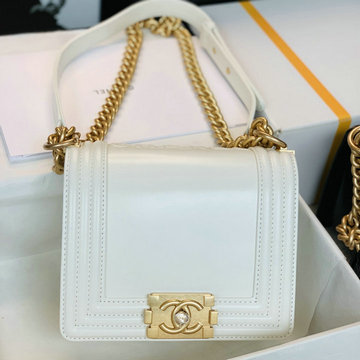 シャネル CHANEL CC-CH3018DBS　2021年最新入荷 BOY CHANEL ミニ フラップバッグ 斜め掛け ショルダーバッグ クロスボディバッグ レディースかばん カーフレザー