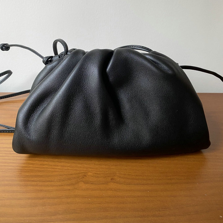 ボッテガヴェネタ BOTTEGAVENETA aj-BOV576227XPBK　2021年最新入荷 ミニ ザ ポーチ 斜め掛け ショルダーバッグ クロスボディバッグ レディースかばん
