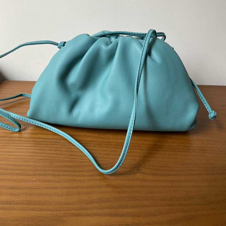 ボッテガヴェネタ BOTTEGAVENETA aj-BOV576227XPQL　2021年最新入荷 ミニ ザ ポーチ 斜め掛け ショルダーバッグ クロスボディバッグ レディースかばん