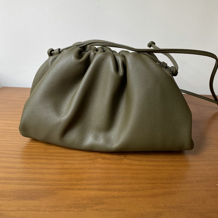 ボッテガヴェネタ BOTTEGAVENETA aj-BOV576227XPSG　2021年最新入荷 ミニ ザ ポーチ 斜め掛け ショルダーバッグ クロスボディバッグ レディースかばん