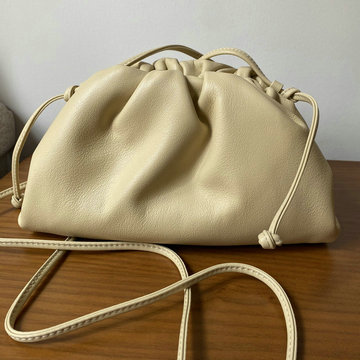 ボッテガヴェネタ BOTTEGAVENETA aj-BOV576227XPXS　2021年最新入荷 ミニ ザ ポーチ 斜め掛け ショルダーバッグ クロスボディバッグ レディースかばん