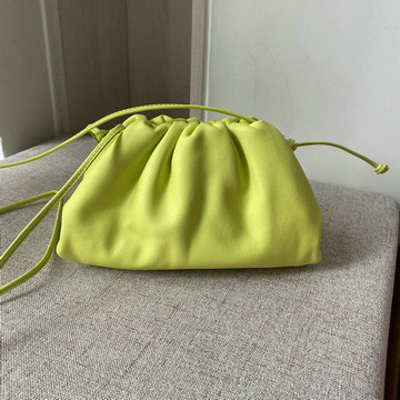 ボッテガヴェネタ BOTTEGAVENETA aj-BOV576227XPYL　2021年最新入荷 ミニ ザ ポーチ 斜め掛け ショルダーバッグ クロスボディバッグ レディースかばん