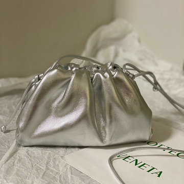 ボッテガヴェネタ BOTTEGAVENETA aj-BOV576227XPYS　2021年最新入荷 ミニ ザ ポーチ 斜め掛け ショルダーバッグ クロスボディバッグ レディースかばん