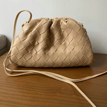 ボッテガヴェネタ BOTTEGAVENETA aj-BOV576227XBQX　2021年最新入荷 ミニ ザ ポーチ 斜め掛け ショルダーバッグ クロスボディバッグ レディースかばん