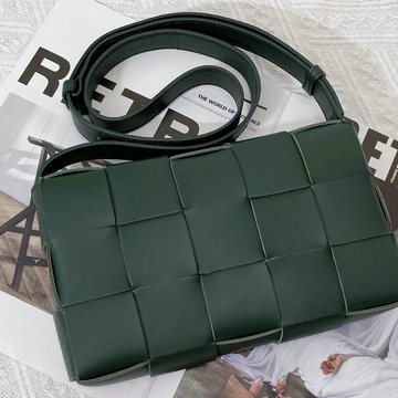 ボッテガヴェネタ BOTTEGAVENETA aj-BOV578004SG　2021年最新入荷 パデッド カセット 斜め掛け ショルダーバッグ レディースかばん ラムスキン