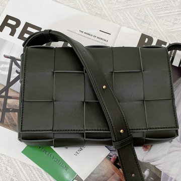 ボッテガヴェネタ BOTTEGAVENETA aj-BOV578004SH　2021年最新入荷 パデッド カセット 斜め掛け ショルダーバッグ レディースかばん ラムスキン