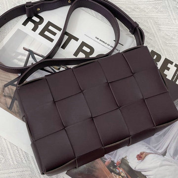 ボッテガヴェネタ BOTTEGAVENETA aj-BOV578004SK　2021年最新入荷 パデッド カセット 斜め掛け ショルダーバッグ レディースかばん ラムスキン